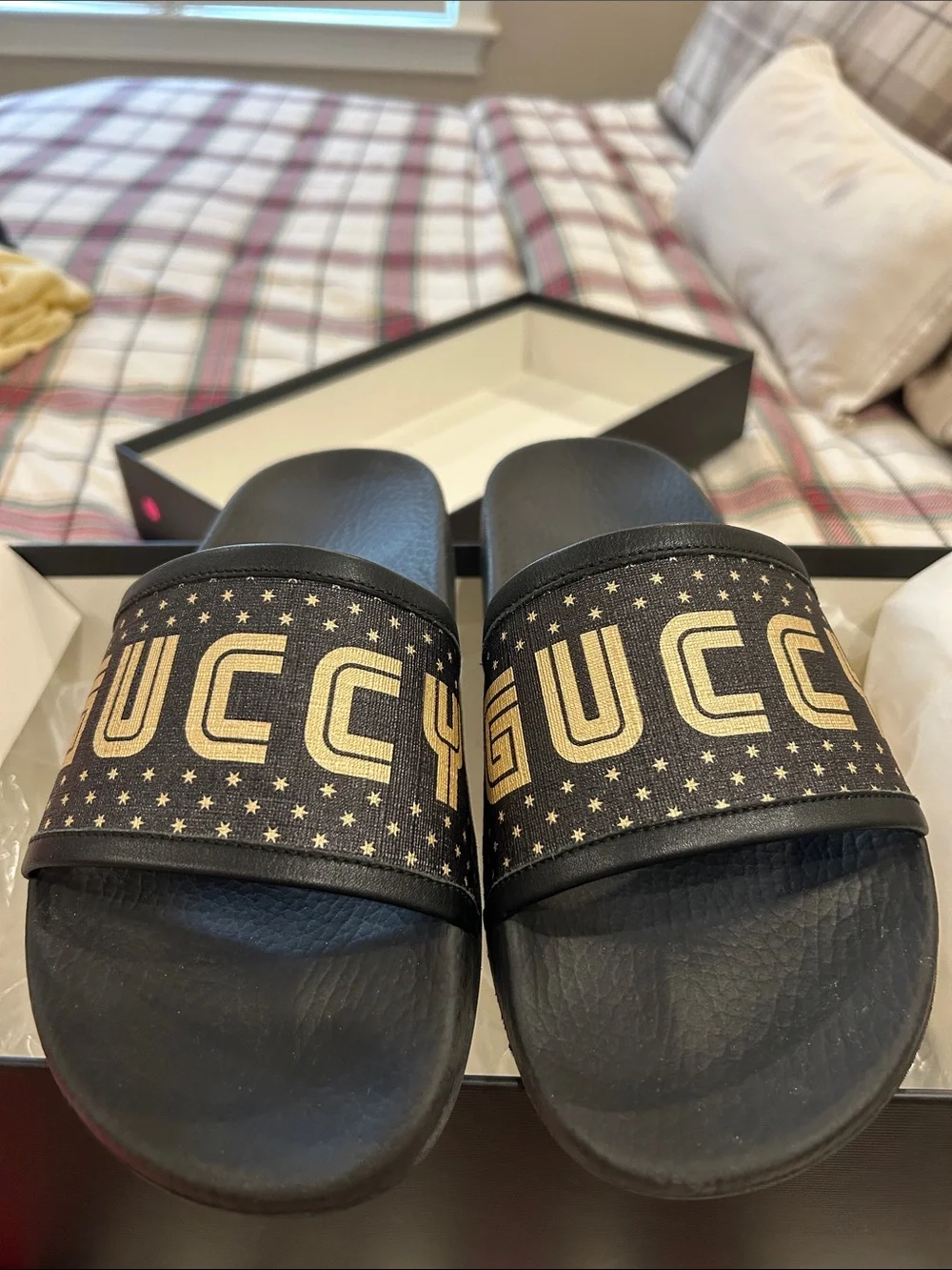 Authentic Gucci Men slides size 6/women size 8